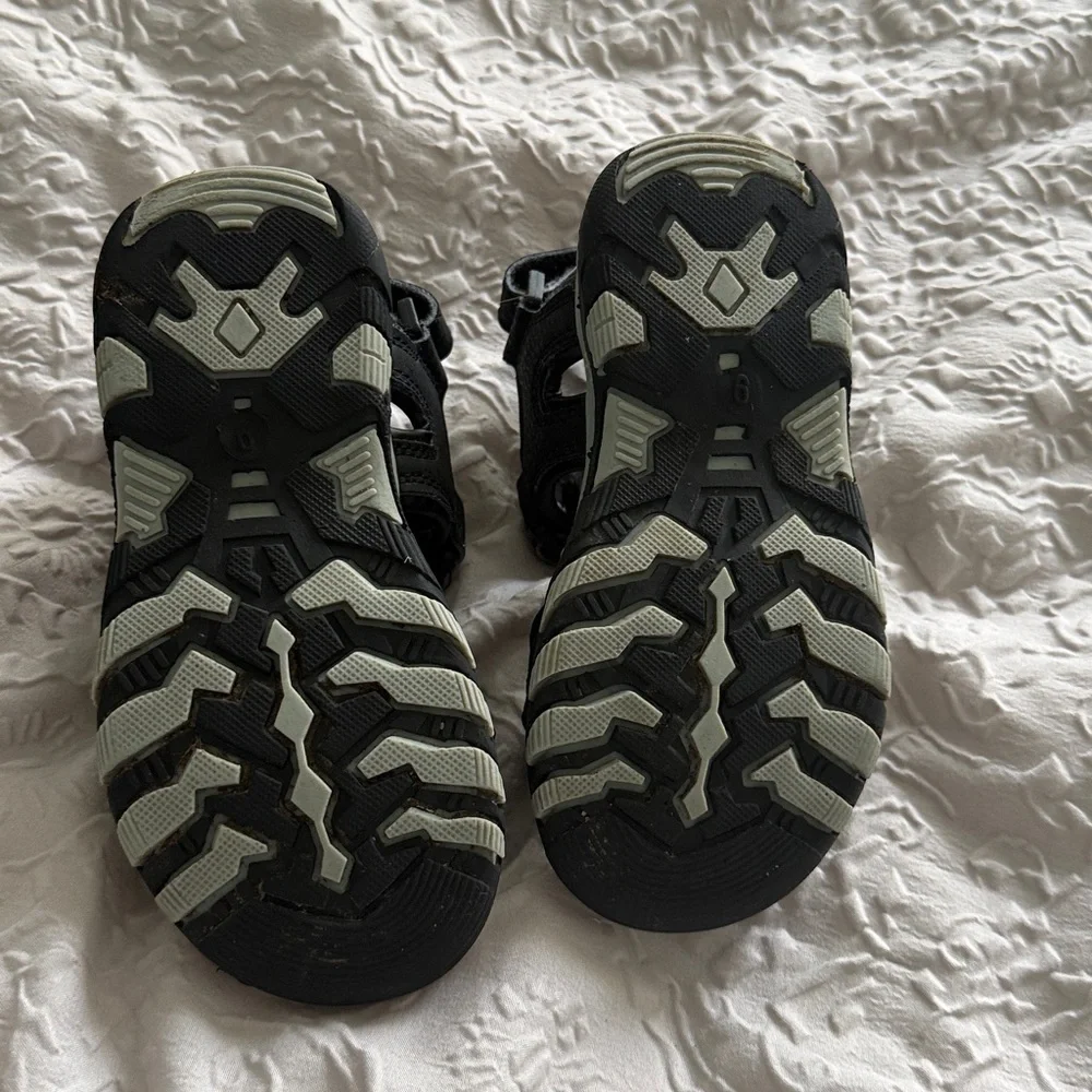 KHOMBU BRADY Kids Black Sandals Boy's Open Toe Sandal Non Slip Grip Sz 9T